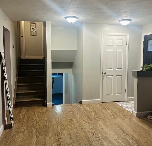 Building Photo - 930 Potter Dr