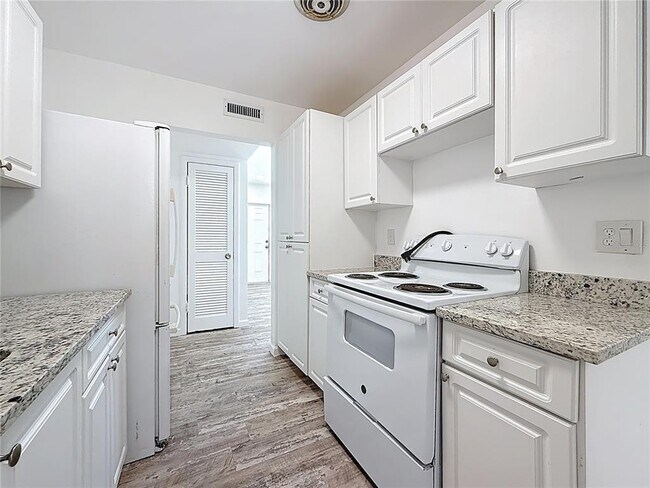 Building Photo - 4716 Town N Country Blvd