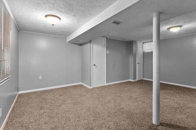 Building Photo - 711 SW 7 St