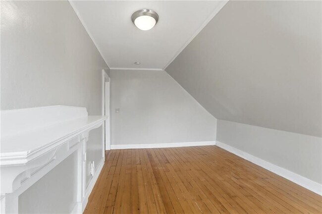 Building Photo - 132 S Angell St