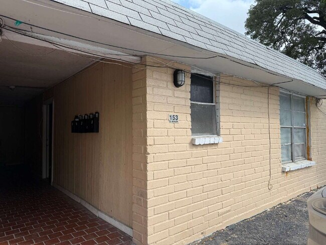 Primary Photo - 153 E Baylor St