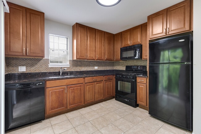 Building Photo - 96 Gant Cir