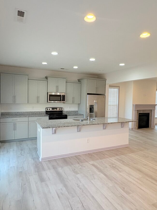 Building Photo - 839 Sweet Bay Ave