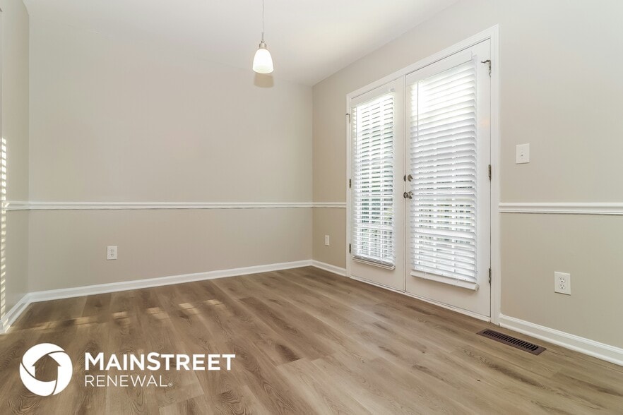 Building Photo - 104 Creekside Cir