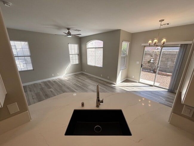 Building Photo - Beautifully updated 2Bed/2Bath single-story home w/ 2-car garage in the desirable Northwest Las V...