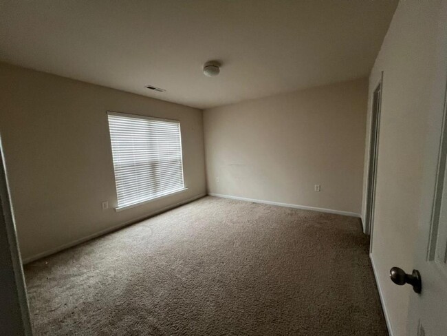 Building Photo - 409 Chanson Dr
