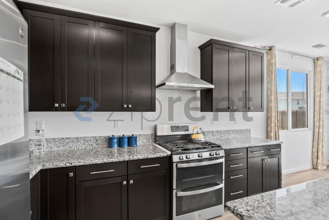 Building Photo - Unit 1