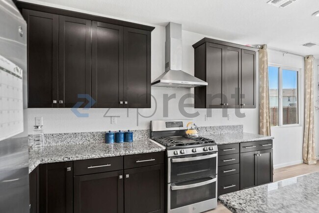 Building Photo - Unit 1