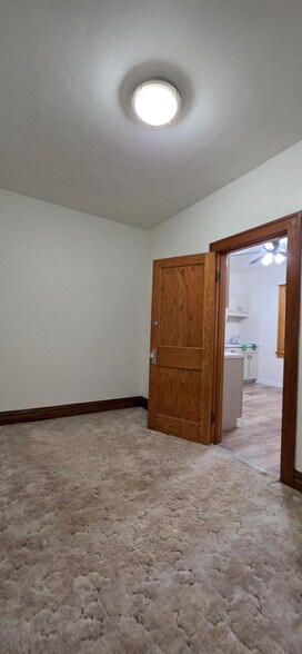 Building Photo - 5019 Homerlee Ave