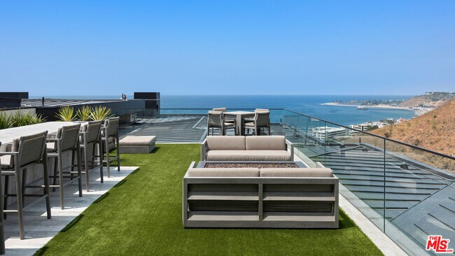 Building Photo - 5012 Carbon Beach Terrace
