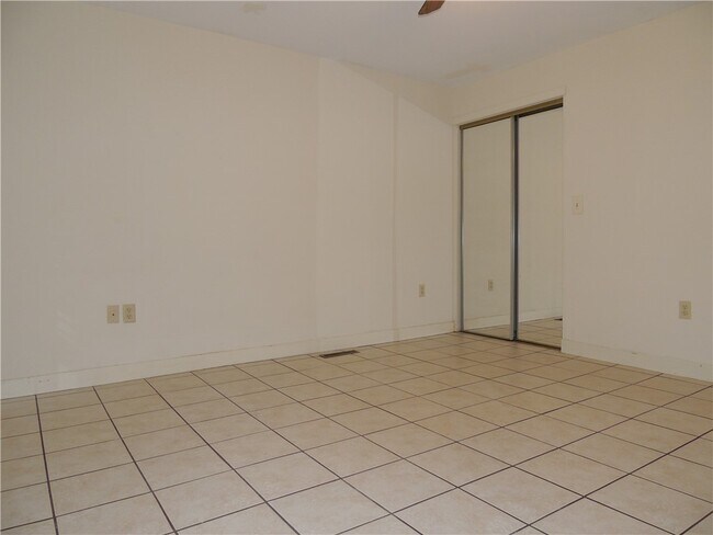 Building Photo - 803 Kings Rd