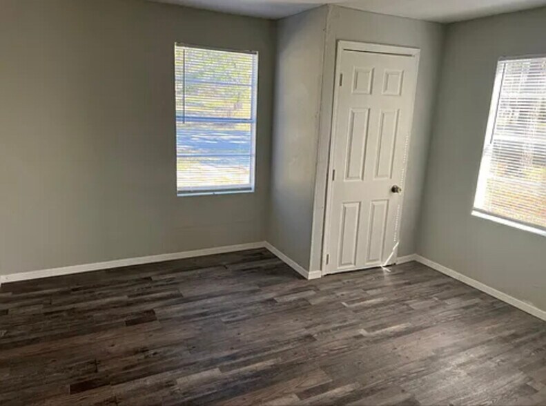 Building Photo - 2738 Spring St