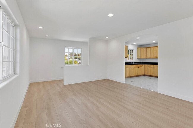 Building Photo - 348 W 83rd St