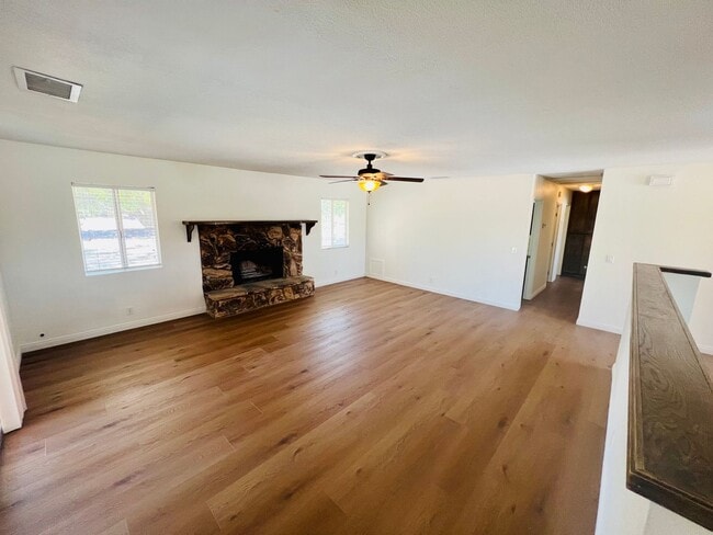 Building Photo - 3-Bedroom Hesperia Home on a Large Lot!