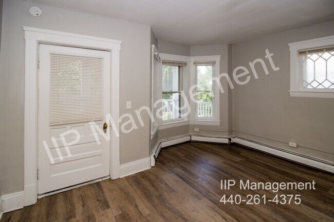 Building Photo - 1609 Lakewood Ave