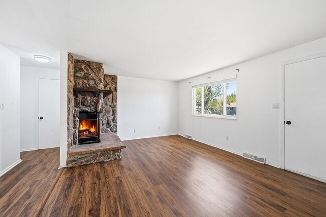 Building Photo - $1,990.95- 3 bed/1 bath Home in Berthoud with a large backyard