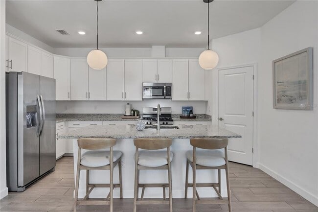 Building Photo - 15716 Barefoot Beach Dr