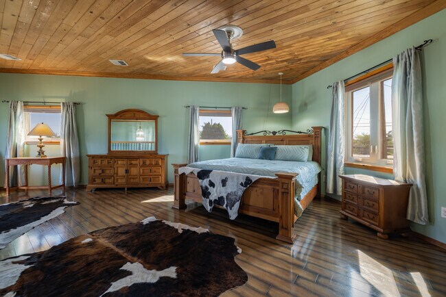 Building Photo - 10128 2nd St NW