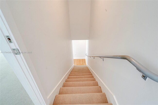 Building Photo - 7541 SW 61st Ave