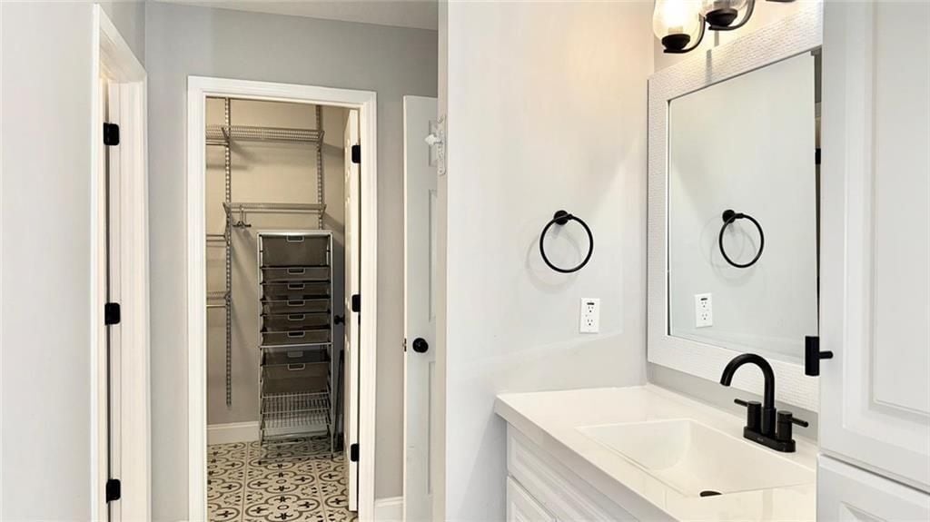 Building Photo - 1104 Pine Heights Dr NE