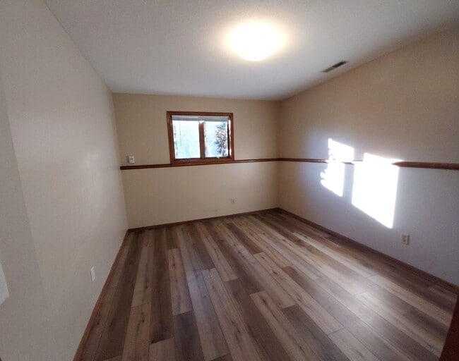 Building Photo - Nice 4 Bedroom 2 Bathroom house in Hudson