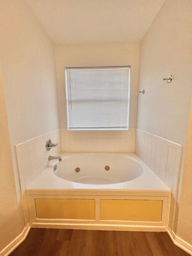 Building Photo - Updated 4 Bed Home in Killeen!