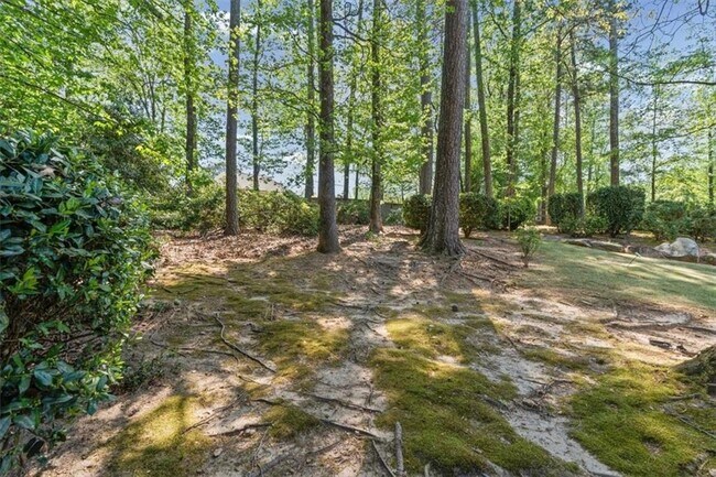 Building Photo - 2420 Castle Ln NE