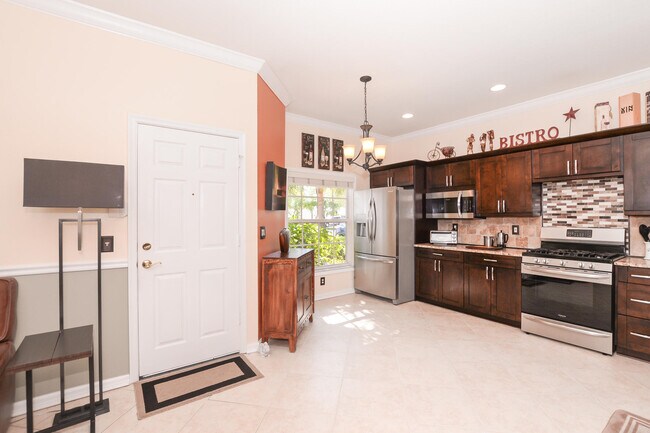 Building Photo - 329 NW Treeline Trce