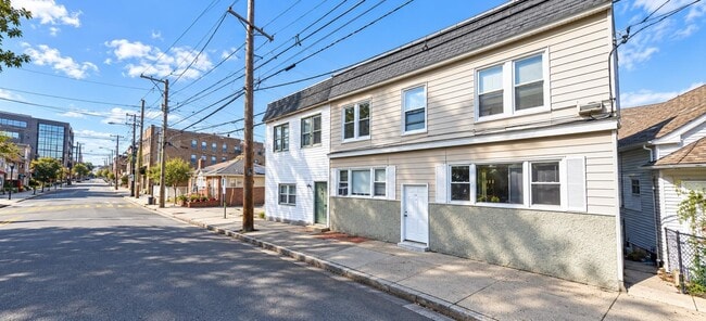 Building Photo - 9103 Bergenwood Ave
