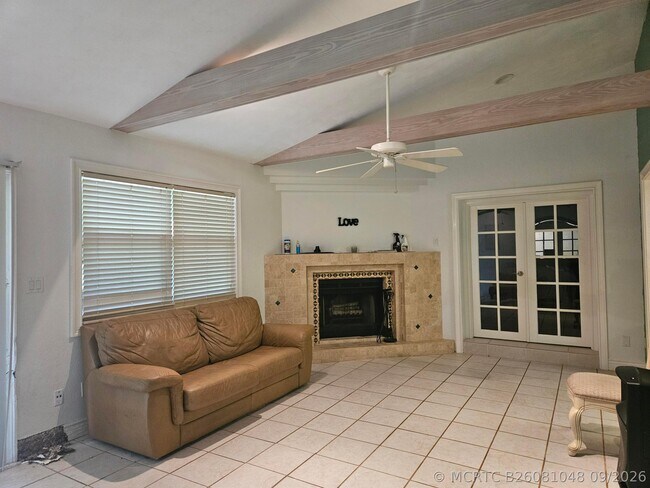 Building Photo - 286 NE Brunson Ct