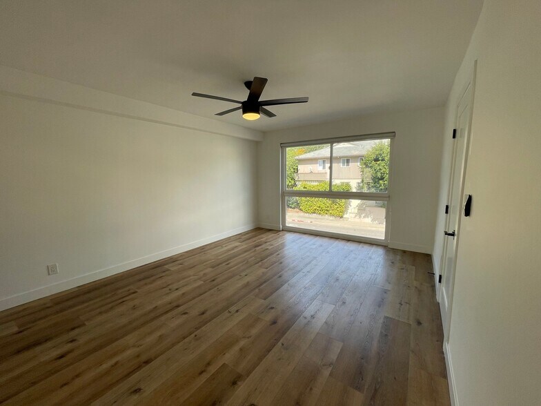 Building Photo - 1284 Havenhurst Dr