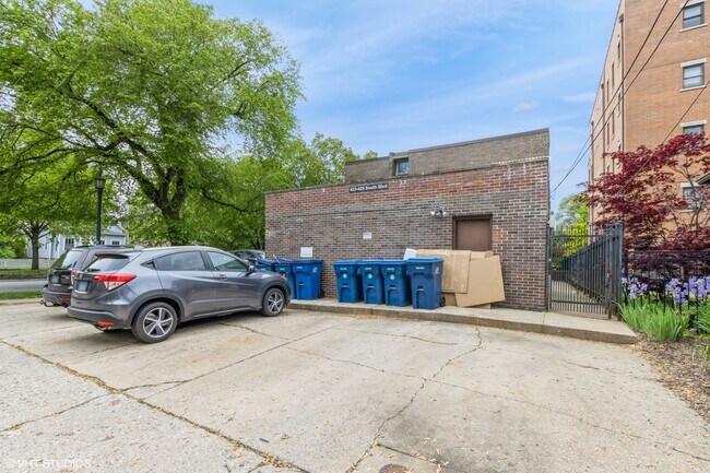 Building Photo - 425 South Blvd