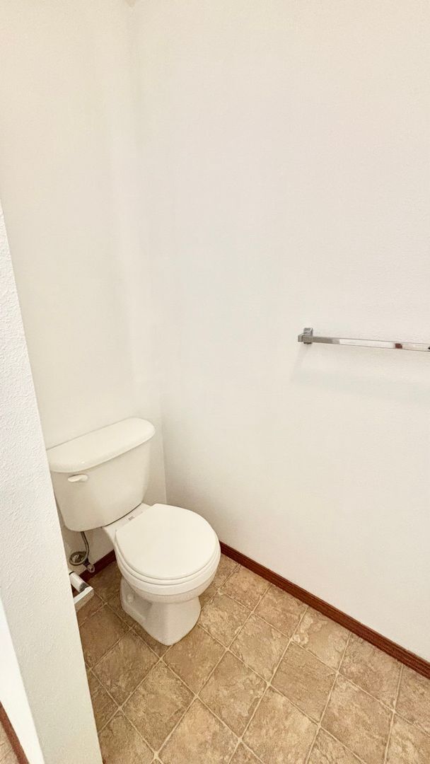 Building Photo - N0611