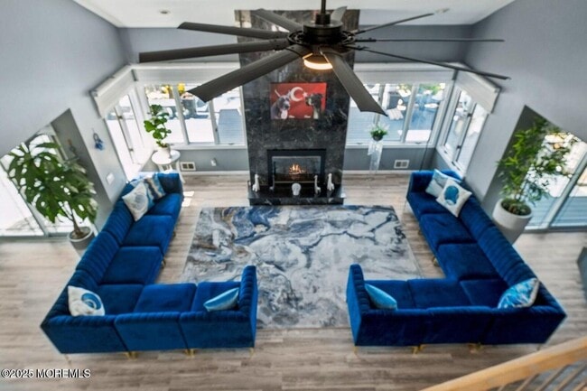 Building Photo - 385 Aldo Dr