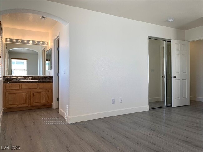 Building Photo - 8461 Spencer Canyon St