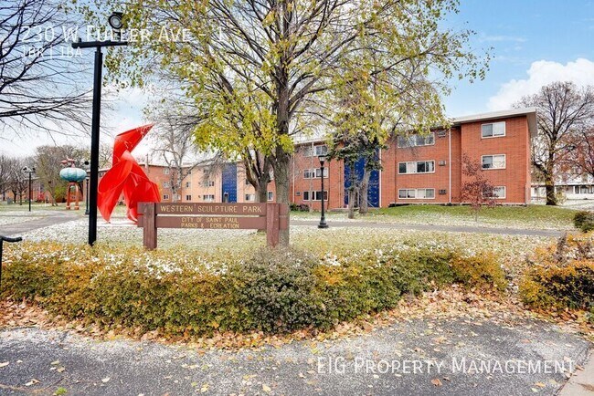 Building Photo - 230 W Fuller Ave