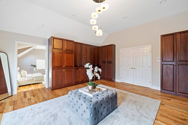 Building Photo - 215 Paddock Hill Ln