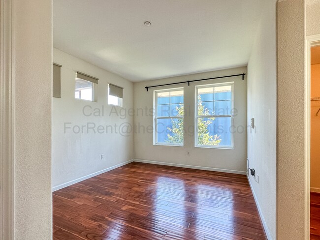 Building Photo - 1121 40th St