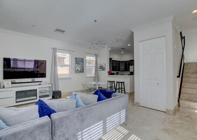 Building Photo - 601 NE 11th Ave