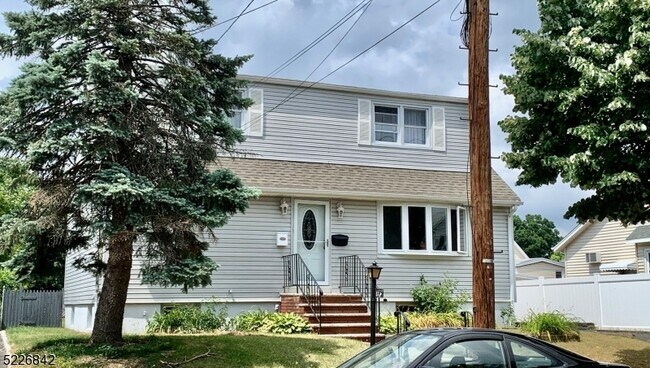 Building Photo - 172 W 3rd St