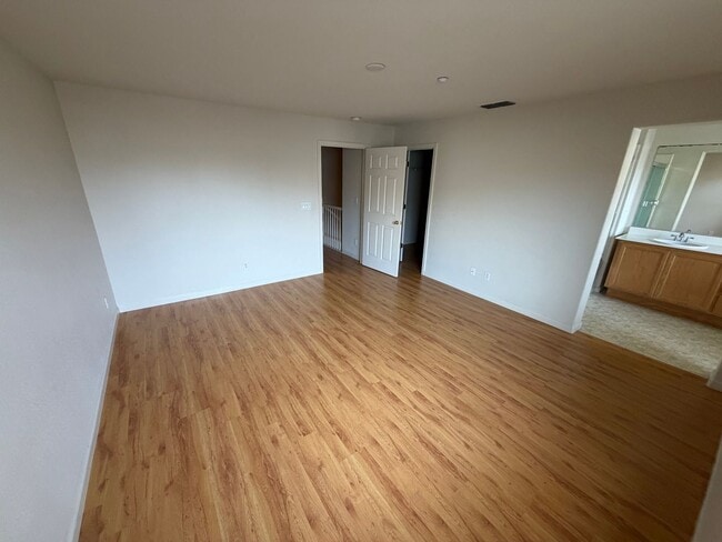 Building Photo - Cozy 3BD/2BA Townhouse-Style Livermore Condo!