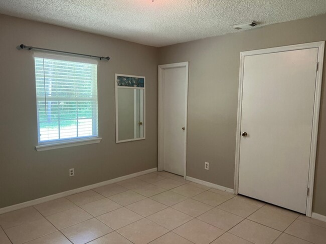 Building Photo - 3033 SW Collings Dr