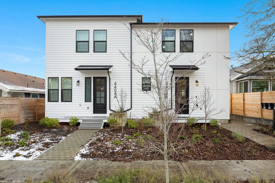 Building Photo - 4421 Fauntleroy Wy SW