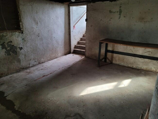 Building Photo - 203 W Lindell St