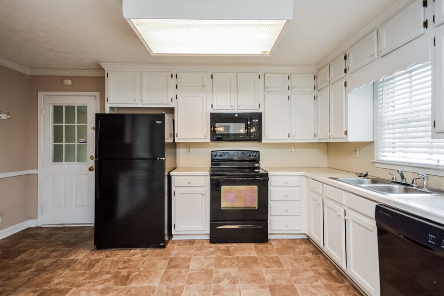 Building Photo - 2975 Camary Pl Dr SE