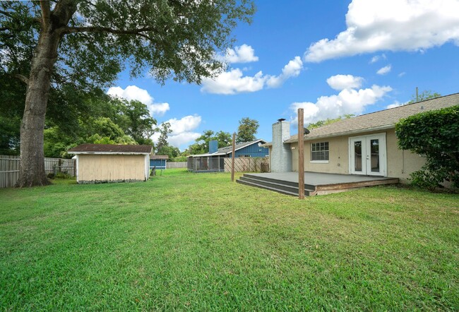 Building Photo - **Conveniently Located 4 Bed. 2 Bath Home**