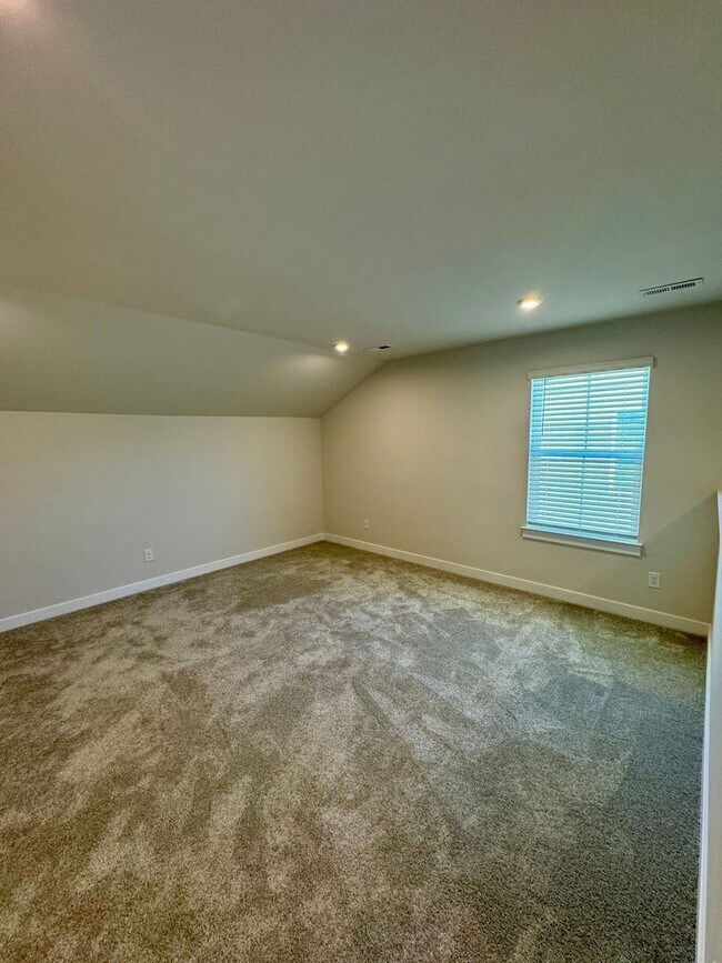 Building Photo - Beautiful, 3BR/3BA, Ranch with Bonus Room in Harrisburg