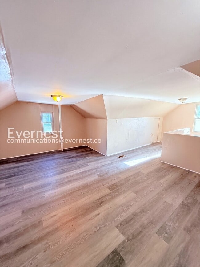 Building Photo - 3 Bed/1 Bath Home with Off-Street Parking / Pet-Friendly / Vouchers Accepted / Available Now!