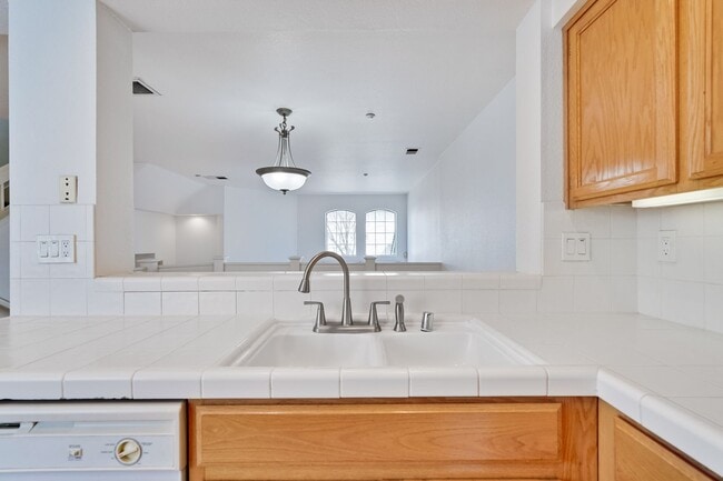 Building Photo - Amazing Floor Plan Multi Level Townhome in North San Jose @ California Northpointe