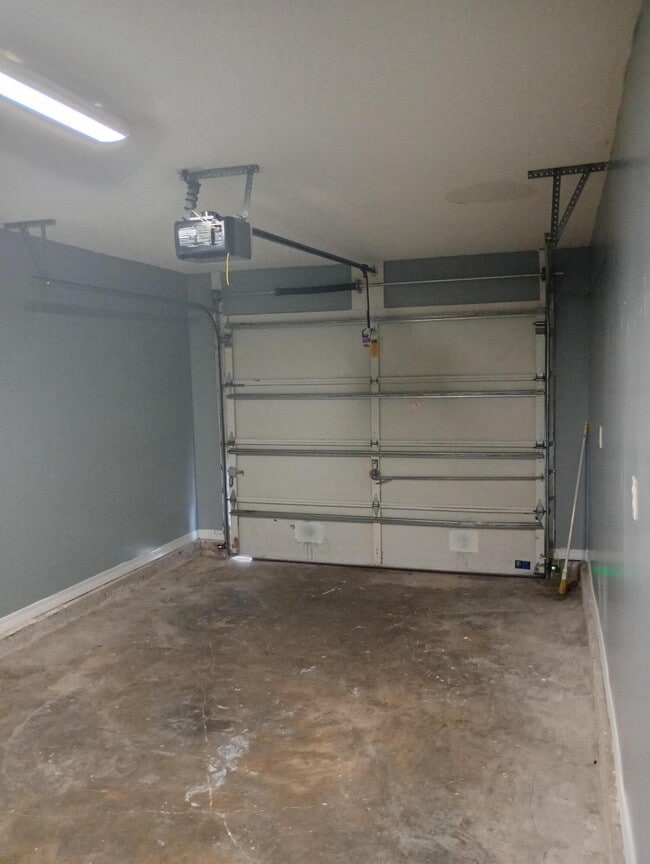 Building Photo - 129 Noblat Dr